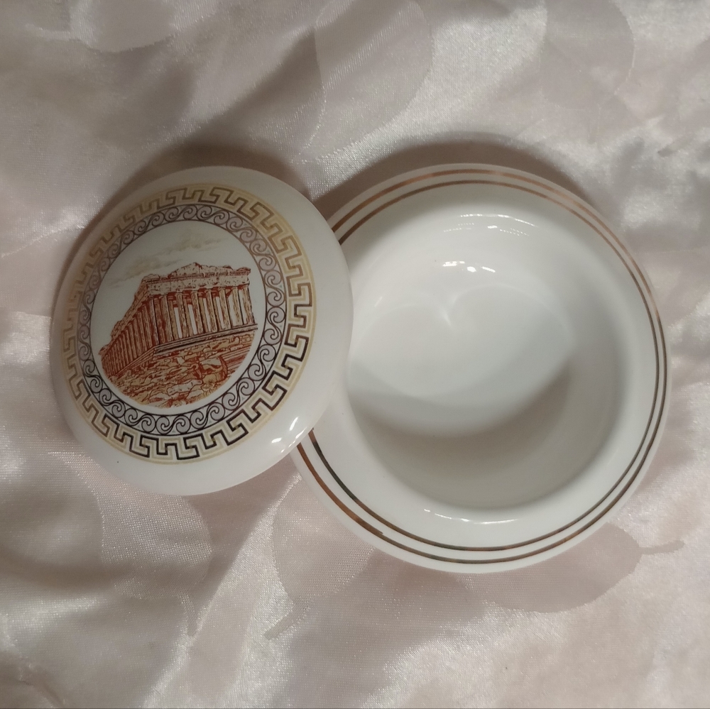 Handmade 24k gold detail ceramic trinket box - Picture 1 of 4